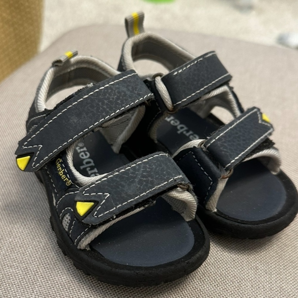Gerber unisex sandals - in great condition!